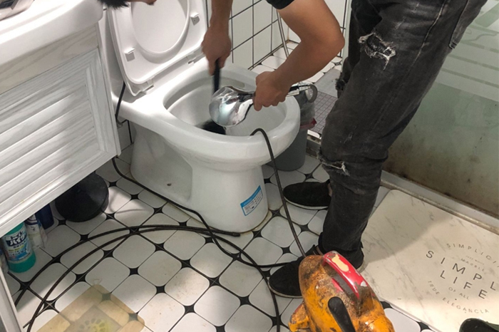 石柱马桶堵塞自己疏通还是找师傅？专业上门服务让你省时更省心